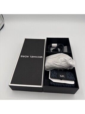 Michael Kors Airpod case blue W/lanyard NWB retails never used